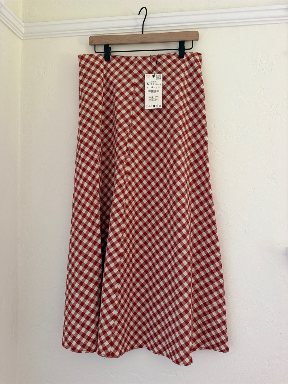 Red and white checkered Skirt - Picture 2 of 4